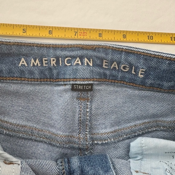 American Eagle Outfitters Straight Leg Hi Rise Mom Jeans size 4 - Picture 3 of 9